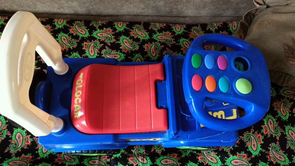 Машинка толокар детская