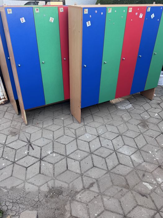 Отдам даром шкафчики.