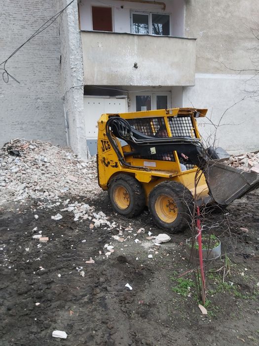 Lucrari bobcat demolari nivelari teren transport moloz