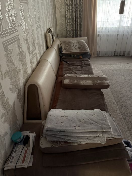 Диван из трех частей