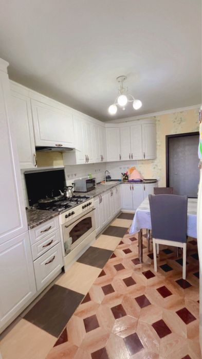 Продам квартиру 4-х комнатную