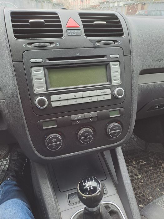 Vând Golf 5 1.9 TDI