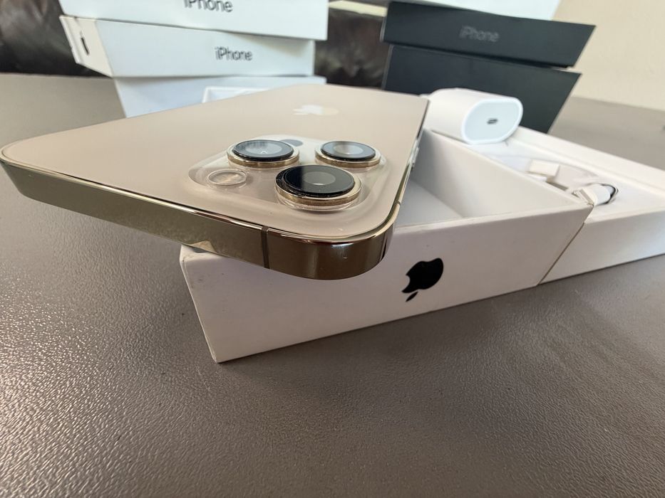 I phone 12pro max 256gb пълен комплект като нов