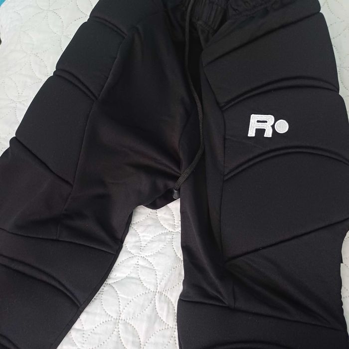 Продавам вратарско долнище