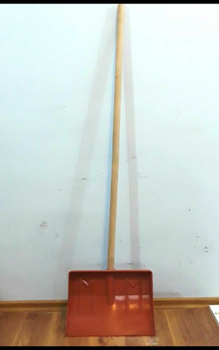 Lopeti pentru zapada din plastic rezistent coda din lemn NOI - 30 Lei