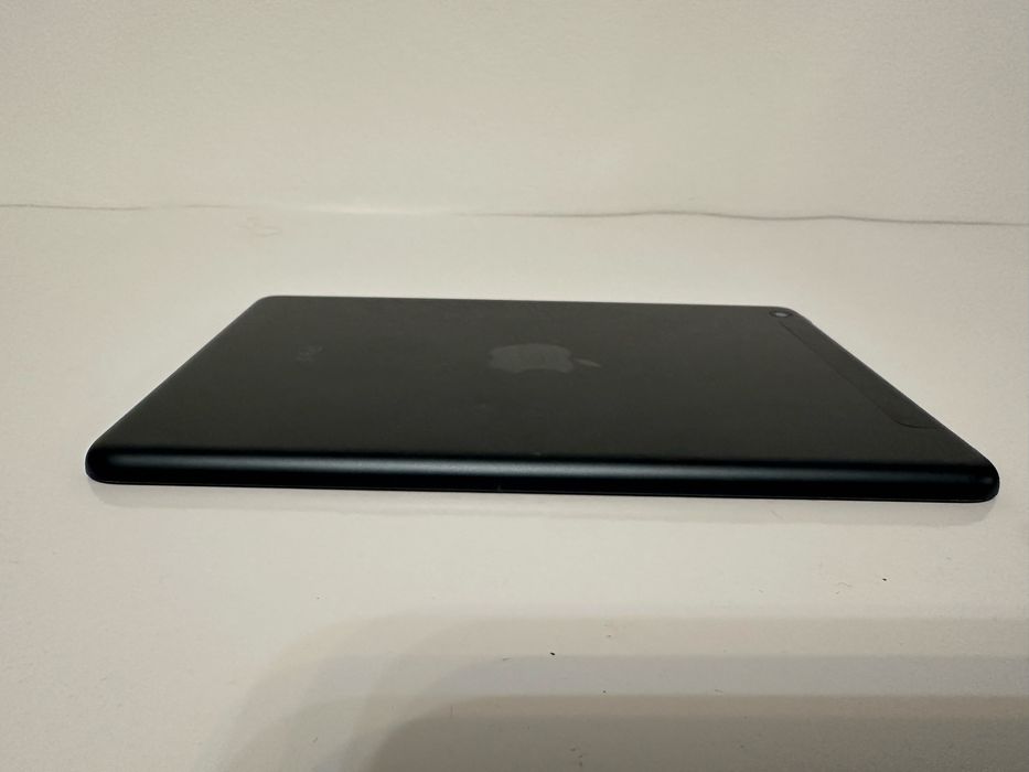 iPad Air cu Sim 16Gb Perfect functionala, Sticla Sparta