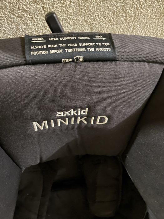 2 бр. Детски столчета за кола -  Axkid MINIKID SWEDEN . И протектори за седалка.