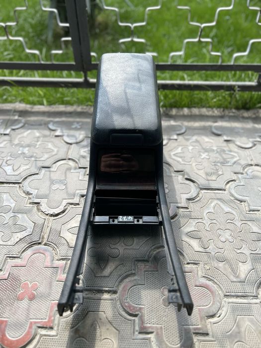 Подлокотник на мерседес W210