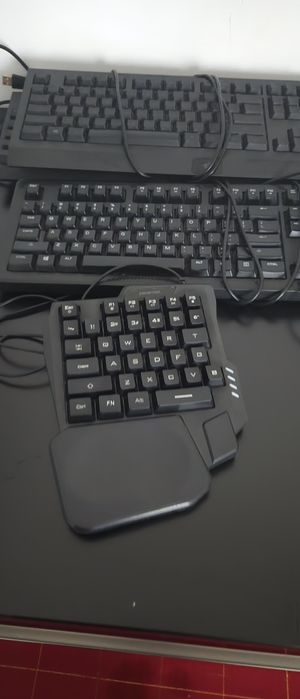 Tastatură Gaming One-Handed Redragon K585 DITI RGB (Keypad Mecanic)