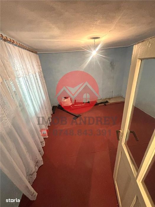 Casa si teren 5.000 mp, aproape de oras, 43.500 €