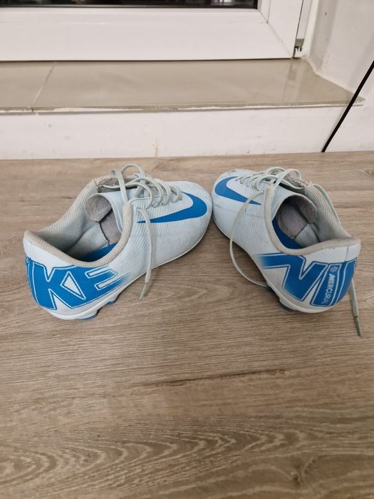 Ghete fotbal Mercurial pentru Iarba