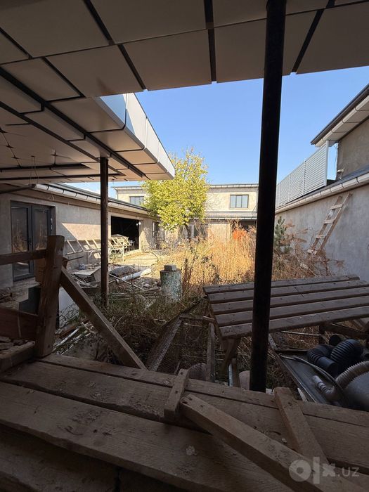 6 sotixli dacha sotiladi 80% bitgan 5 ta yotoqxona, basseyn va sauna