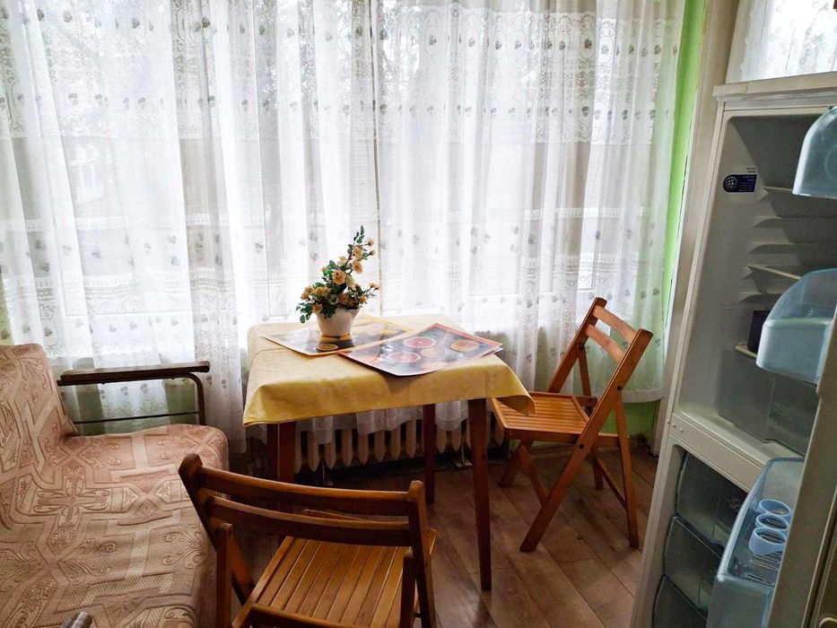 Продажба кухненска маса и сгъваеми столове
