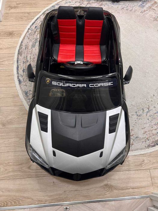 Продам детскую машину 2х моторную в отличном состоянии