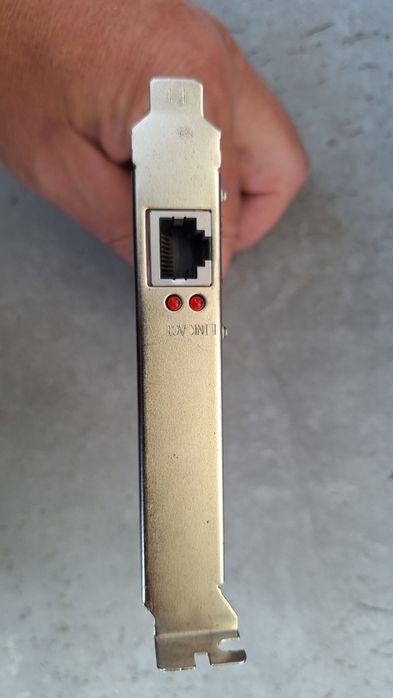 Продавам мрежови карти LAN за компютър