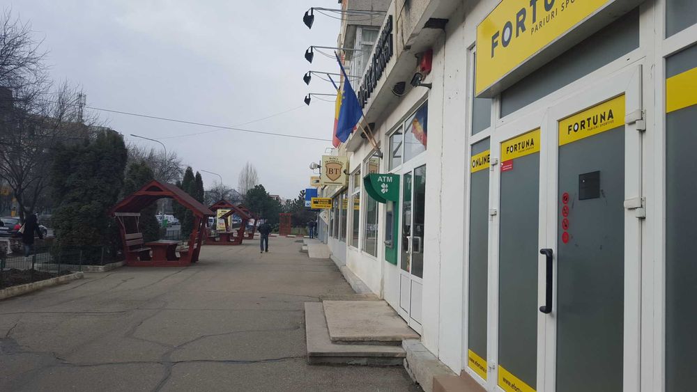 Spatiu comercial Mioveni, 64.4mp, stradal, ultracentral