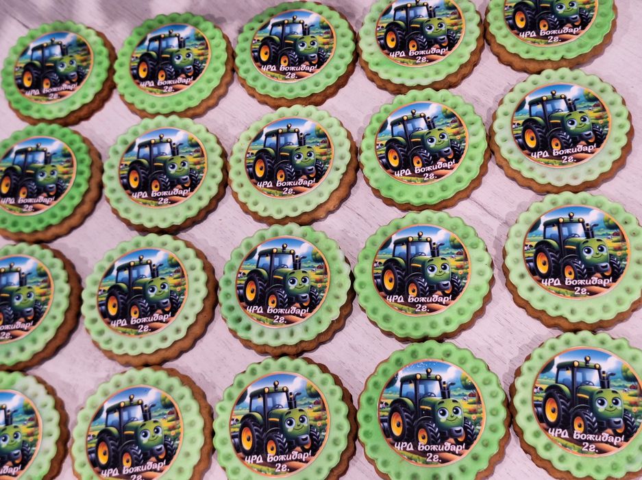 Домашно приготвени питки,мъфини и медени бисквити