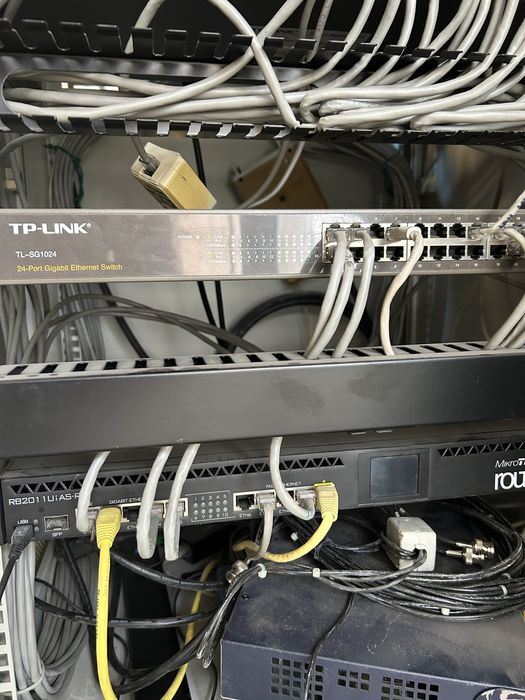 Mikrotik RB201 1U:AS-RM cu rack