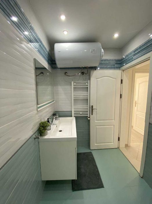 Дава се под наем Тристаен апартамент в Пловдив, Център - 120 кв.м за 650 € - Снимка #11