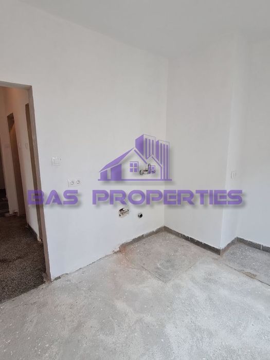 Продава се Тристаен апартамент в София, Център - 84 кв.м за 2798 €/кв.м - Снимка #1