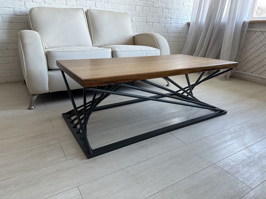 Холна маса от Бирмански Тик и метални крака