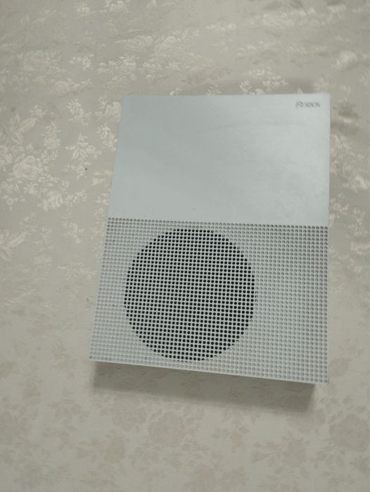Продаю консоль Xbox One S