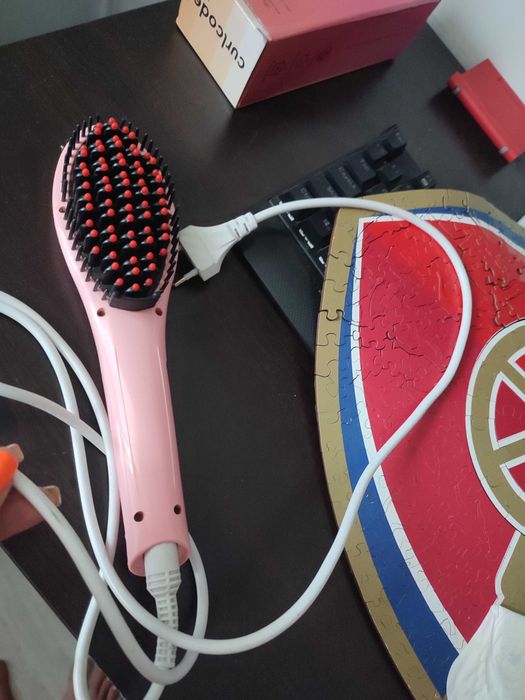 Четка за сушене и изправяне на коса.