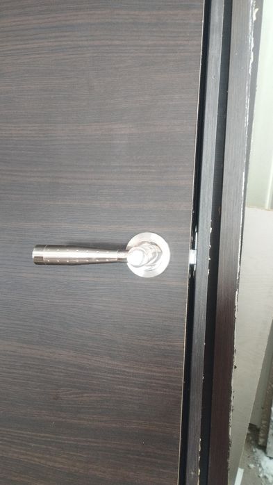 Продам межкомнатные двери.