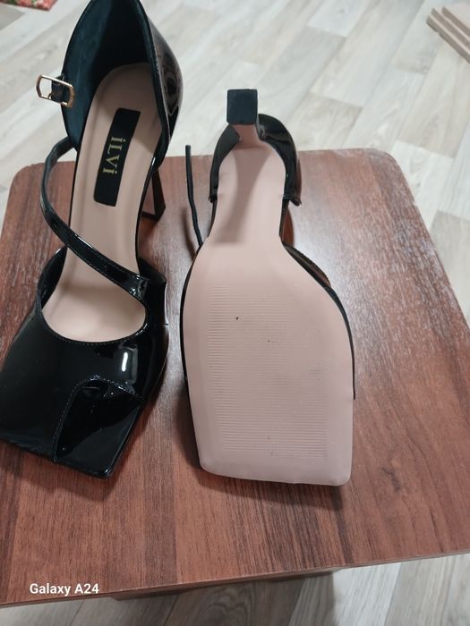 Туфли лаковые новые