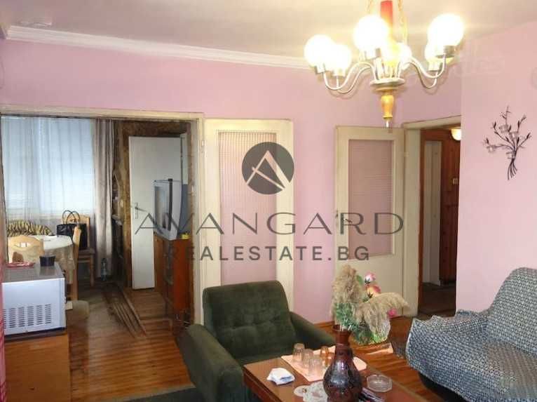 оф.23365 Етаж от къща/ Прослав