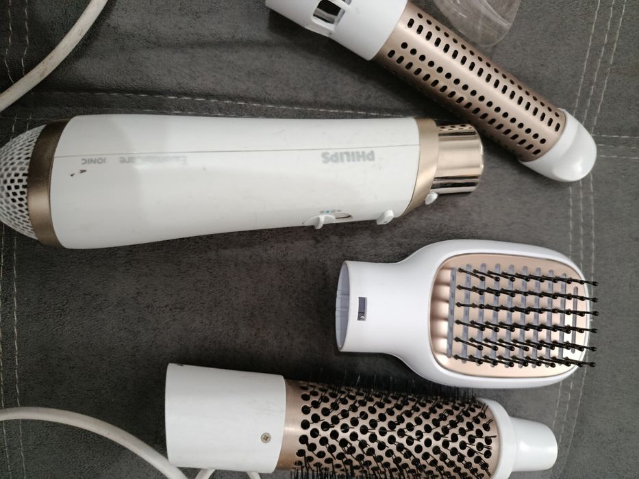 Продам фен-щётка в отличном состоянии.