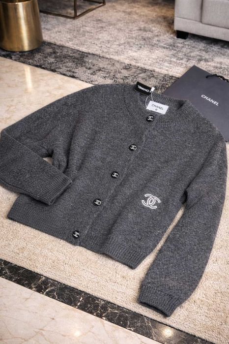 сива жилетка плетена шанел chanel блуза зимна есенна горница копчета