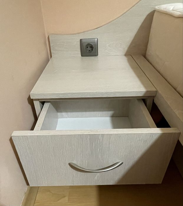 Спалня с табла и две нощни шкафчета + матрак 160/200см