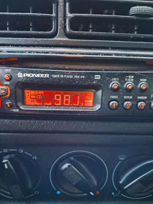 Авто CD Pioneer DEH-415 Pink Floyd