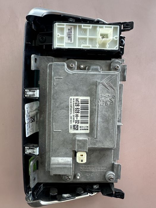 Дисплей за peugeot 208 2015