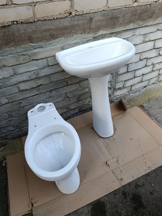 Продам унитаз, раковину,тюльпан