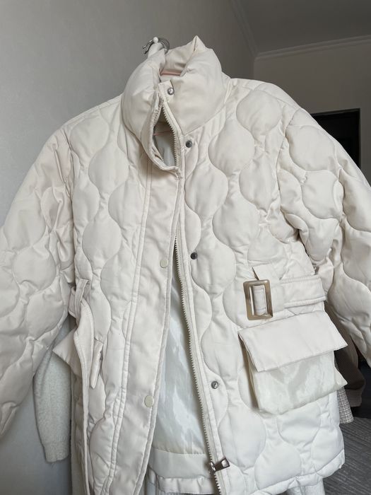Куртка молочного цвета