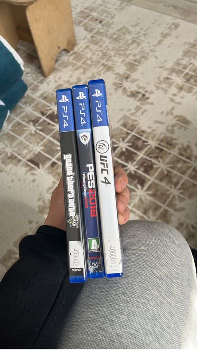 Продам две пс 4 с играми