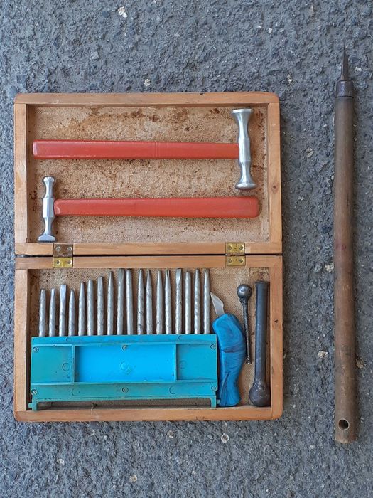 Набор инструмента для чеканки (СССР) - продам.