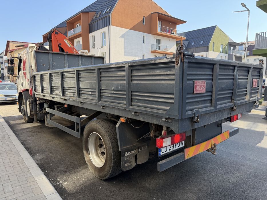 Camion Basculabil cu macara