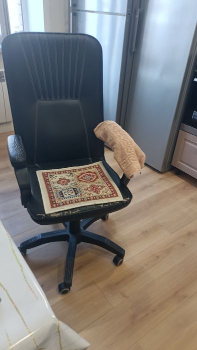 Кресло руководителя продаётся