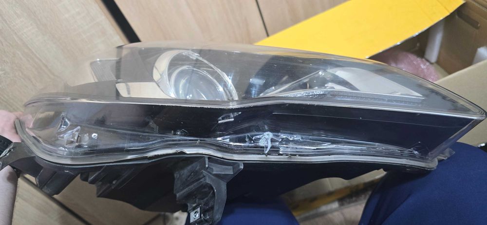 Far Bi-Xenon Opel Insignia Model A 2014, parte dreapta