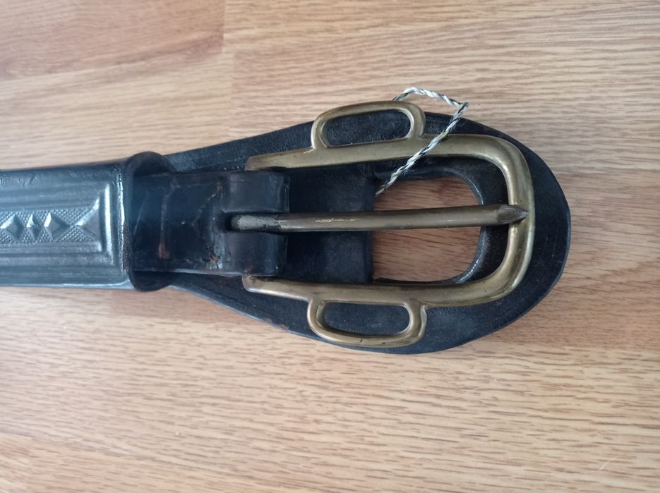 Accesorii ecvestre din piele masivă lucrate manual.