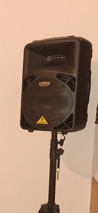 Vand 2 boxe Behringer active 1200 wati rms