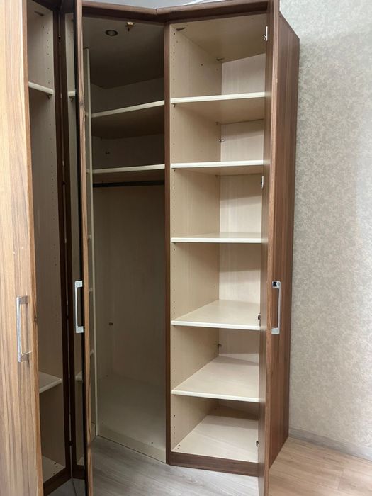 Шкаф угловой с зеркалом