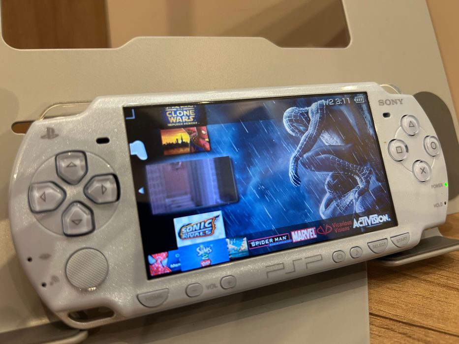 Sony PlayStation Portable PSP 2000 Modat + Jocuri