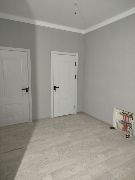 Продается 2 дома на одном участке. Участок 6 соток.