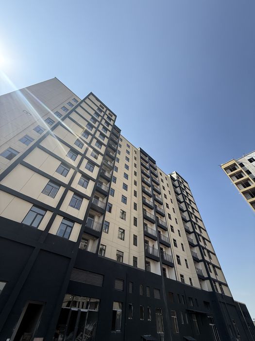 Nurafshonda novostroyka sotiladi. 11 qavatli bino 8 qavat 43.8 kv.m
