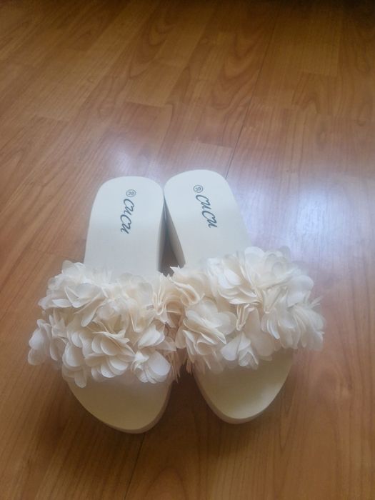 Papuci dama crem