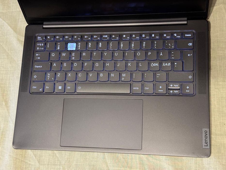Lenovo Yoga Pro 7 i5-13500H  , i5 gen 13th , 16GB DDR5 , display spart.